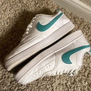 Air Force 1’s Nike (women) RETRO !